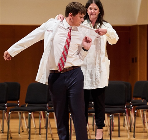 More than 200 Medical, Dental Students Receive White Coats